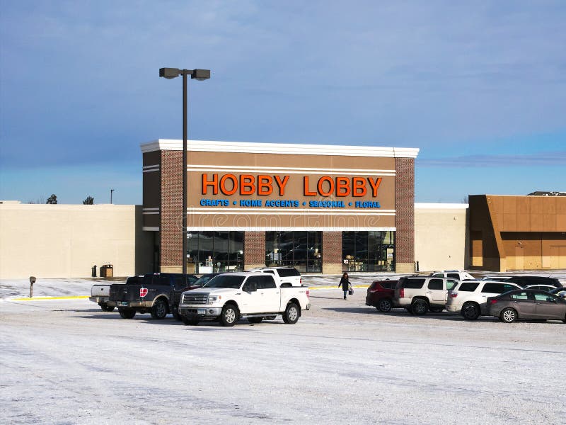 BEMIDJI MN - 24 DEC 2018: Hobbylobbylager och parkeringsplats i vinter arkivfoton BEMIDJI MN - 24 DEC 2018: Hobbylobbylager och parkeringsplats i vinter arkivfoton