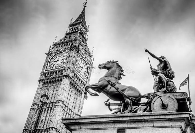 Estátua De Cavalo Na Frente Do Big Ben Ilustração de stock - Getty Images