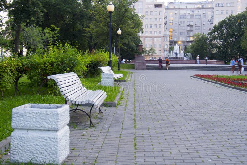 Bench and litter bin in a Moscow park