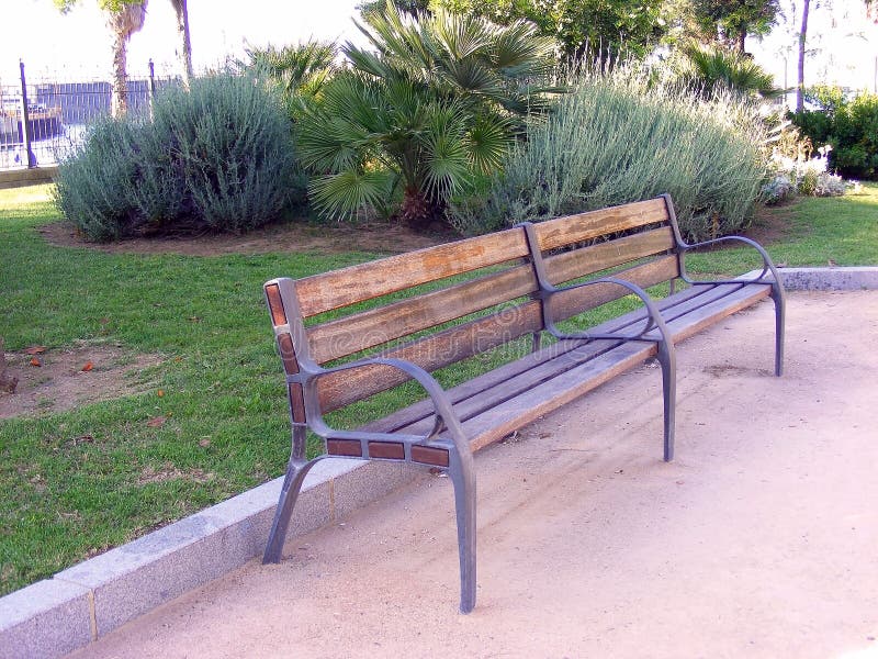 Bench Para Sentar-se No Parque Foto de Stock - Imagem de parque, sentar