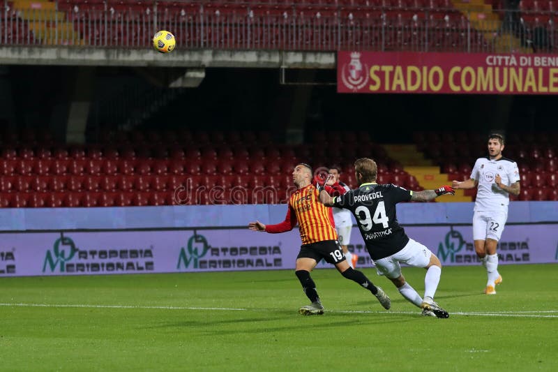 Roberto Insigne Jogador Benevento Durante Partida Campeonato