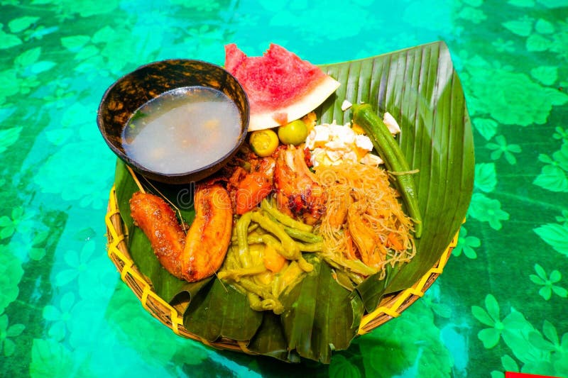 Bengalis eat a variety of food items that look very beautiful and have a lot of fun. Fish, meat, rice, yogurt, sweet, bad, sweet pickles, eating a lot of delicious food, the mind is filled with satisfaction.