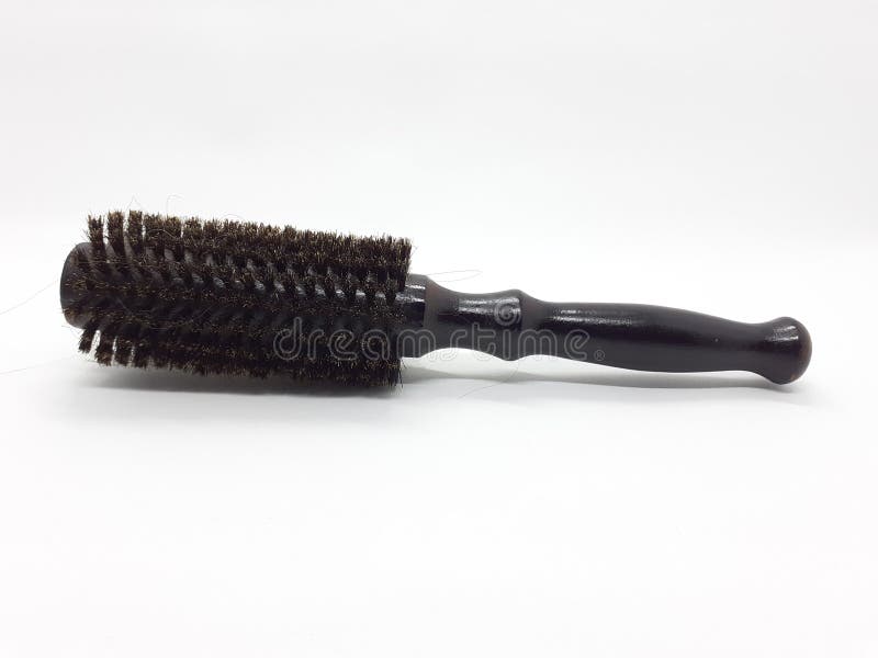 Benutzter schwarzer Brown-Haar-Kamm mit den Frauen-Haaren in weißem lokalisiertem Hintergrund 01 lizenzfreies stockbild Benutzter schwarzer Brown-Haar-Kamm mit den Frauen-Haaren in weißem lokalisiertem Hintergrund 01 lizenzfreies stockbild