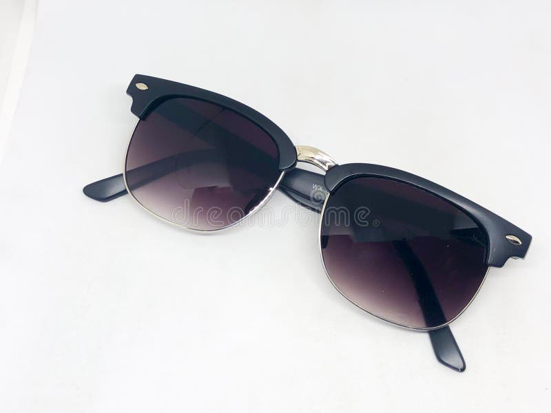 Beoordeling van zonnebrillen stock afbeeldingen