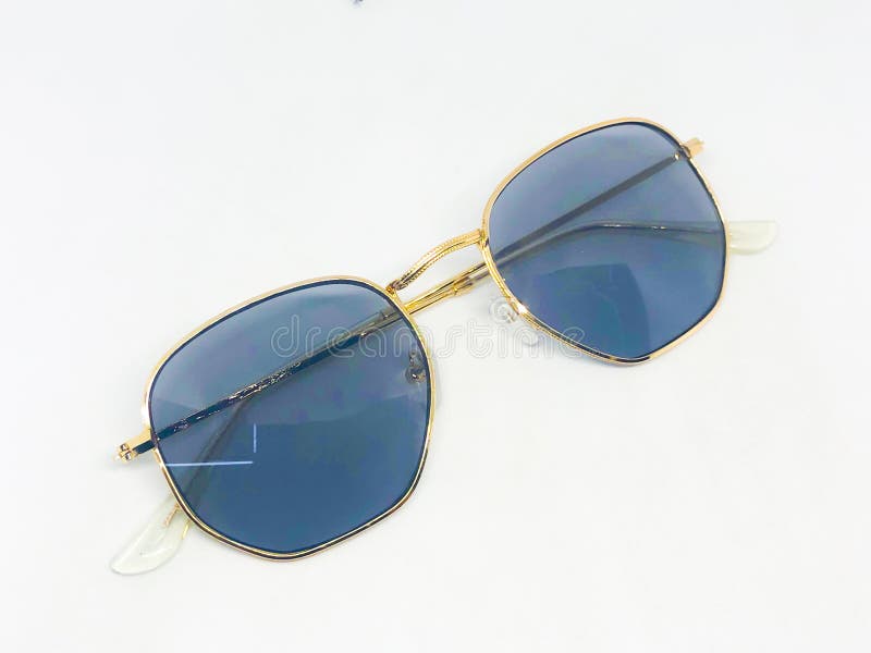 Beoordeling van zonnebrillen royalty-vrije stock foto's