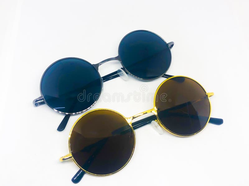 Beoordeling van zonnebrillen stock afbeeldingen