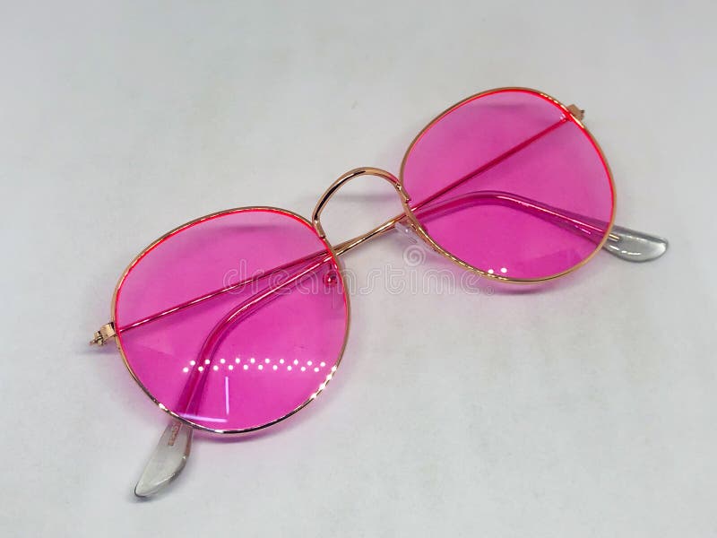 Beoordeling van zonnebrillen royalty-vrije stock afbeeldingen