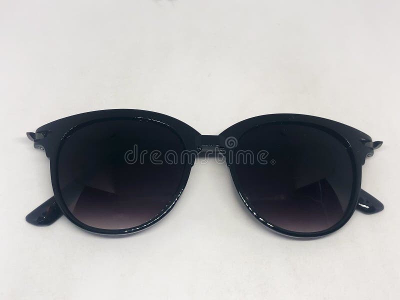 Beoordeling van zonnebrillen stock afbeeldingen