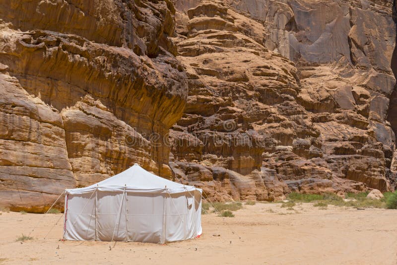 Berbertält i den Wadi Rum öknen, Jordanien arkivbilder Berbertält i den Wadi Rum öknen, Jordanien arkivbilder