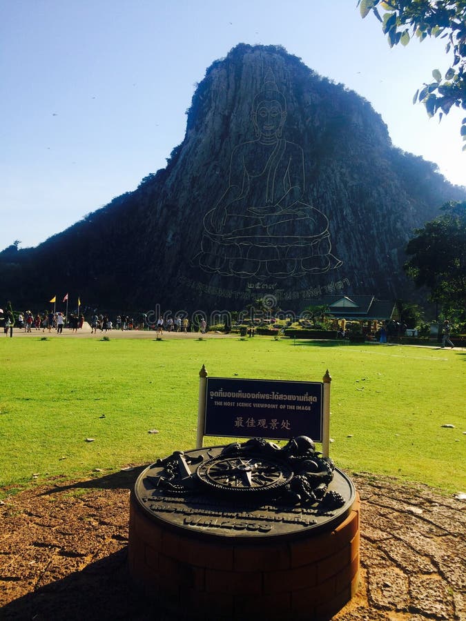 Berg för tempelsiktsBuddha royaltyfria foton Berg för tempelsiktsBuddha royaltyfria foton