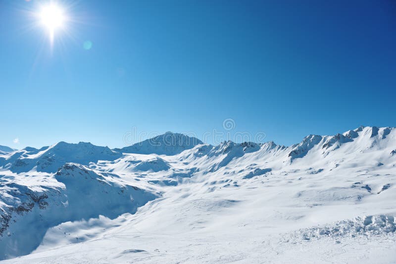 Berg med insnöad vinter arkivfoton Berg med insnöad vinter arkivfoton
