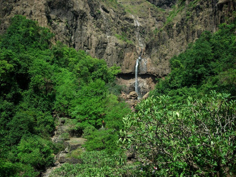 Bergabhangwasserfall stockfotografie Bergabhangwasserfall stockfotografie