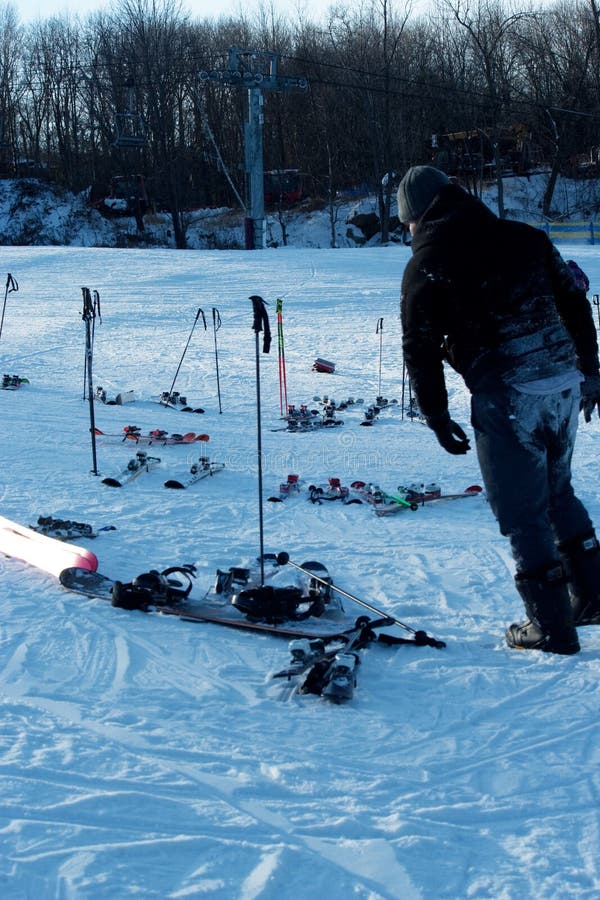 Bergaf Skiër na Daling stock foto's Bergaf Skiër na Daling stock foto's