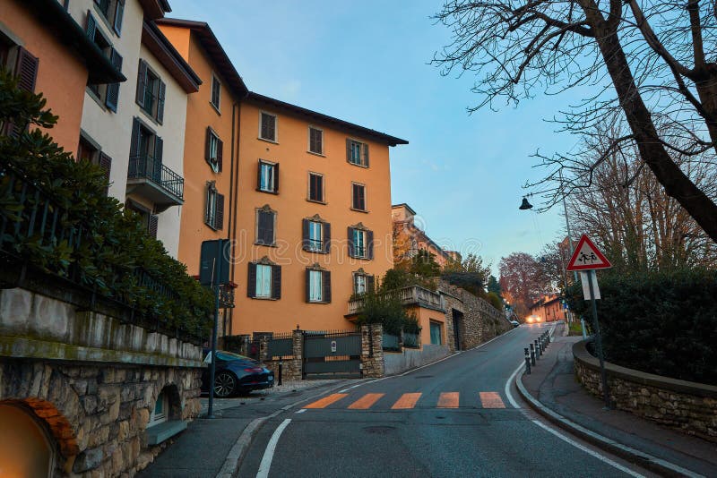 bergamo Италия Старый город Ландшафт на улице стоковые изображения bergamo Италия Старый город Ландшафт на улице стоковые изображения