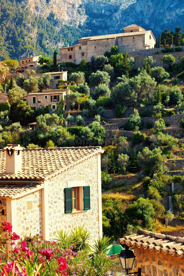 Bergdorp Deia in Mallorca royalty-vrije stock afbeeldingen Bergdorp Deia in Mallorca royalty-vrije stock afbeeldingen
