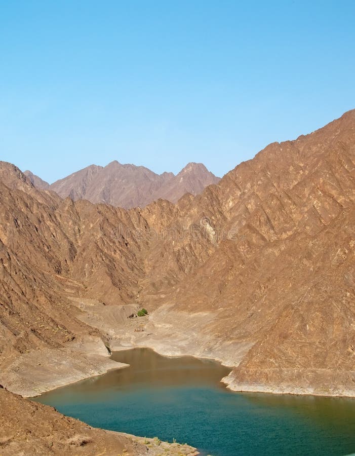 Berge in der DubaiWüste stockfoto. Bild von berge, wasser 10404612