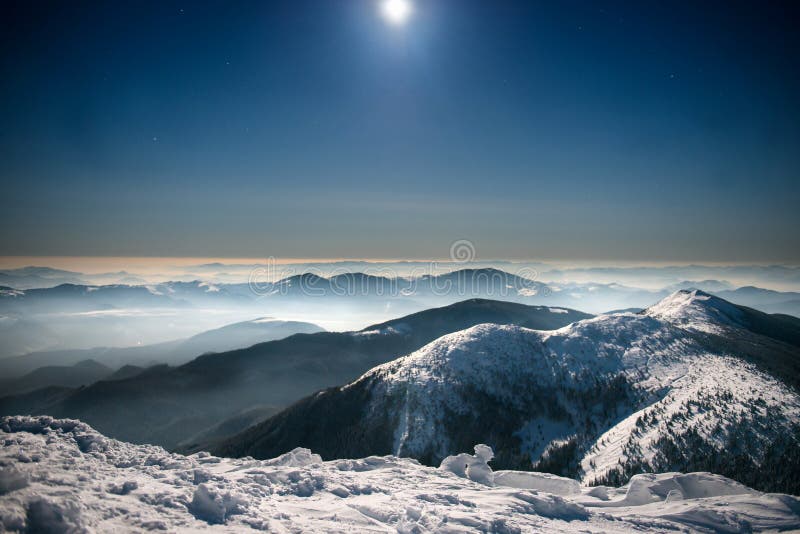 280 Berge Im Schnee Nachts Fotos Kostenlose Und Royalty Free Stock Fotos Von Dreamstime