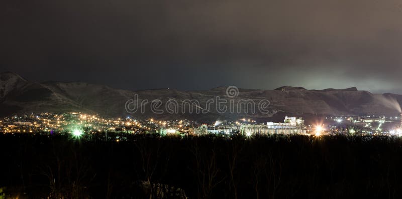 Berge nachts lizenzfreies stockfoto Berge nachts lizenzfreies stockfoto