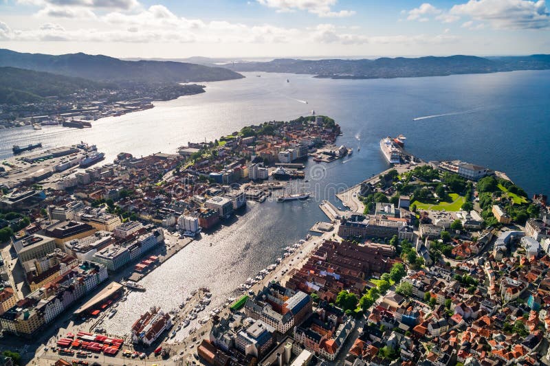 Bergen ist eine Stadt und ein Stadtbezirk in Hordaland auf der Westküste von Norwegen Bergen ist die zweitgrösste Stadt in Norweg stockbild Bergen ist eine Stadt und ein Stadtbezirk in Hordaland auf der Westküste von Norwegen Bergen ist die zweitgrösste Stadt in Norweg stockbild