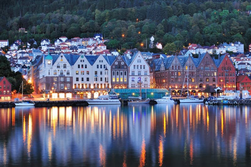Bergen nocy scena, Norwegia zdjęcia royalty free Bergen nocy scena, Norwegia zdjęcia royalty free