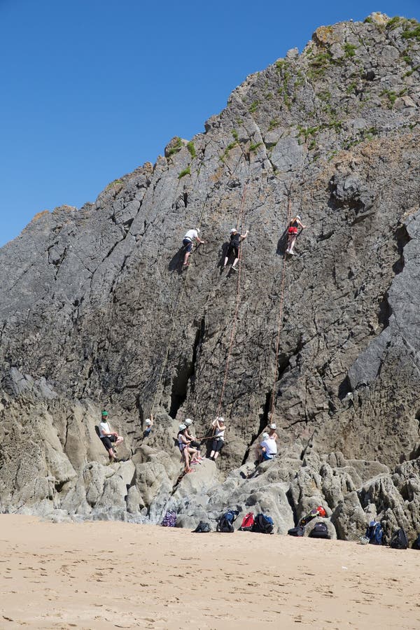 Bergsteiger, die Klippenbucht der Felsen drei das Gower Wales Großbritannien klettern stockfotos Bergsteiger, die Klippenbucht der Felsen drei das Gower Wales Großbritannien klettern stockfotos