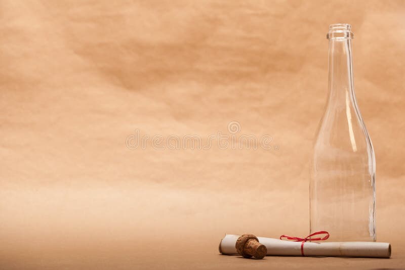 Bericht naast een Fles stock fotografie Bericht naast een Fles stock fotografie