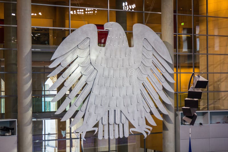 BERLIJN, DUITSLAND - jenuary 5, 2018: Binnenland van Plenaire Zaalvergaderzaal van het Duitse Parlement Deutscher Bundestag stock afbeelding BERLIJN, DUITSLAND - jenuary 5, 2018: Binnenland van Plenaire Zaalvergaderzaal van het Duitse Parlement Deutscher Bundestag stock afbeelding
