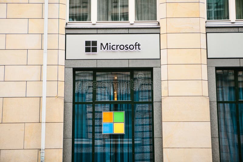 Berlin, Allemagne le 15 février 2018 : Microsoft Corporation ou milliseconde Salle d'opération de système de Windows ou de sociét photo libre de droits Berlin, Allemagne le 15 février 2018 : Microsoft Corporation ou milliseconde Salle d'opération de système de Windows ou de sociét photo libre de droits