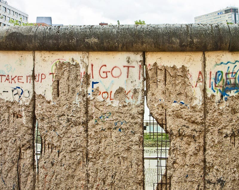 Berlin Bernauer Strasse, una sezione del muro di Berlino dello standingi ancora immagine stock libera da diritti Berlin Bernauer Strasse, una sezione del muro di Berlino dello standingi ancora immagine stock libera da diritti