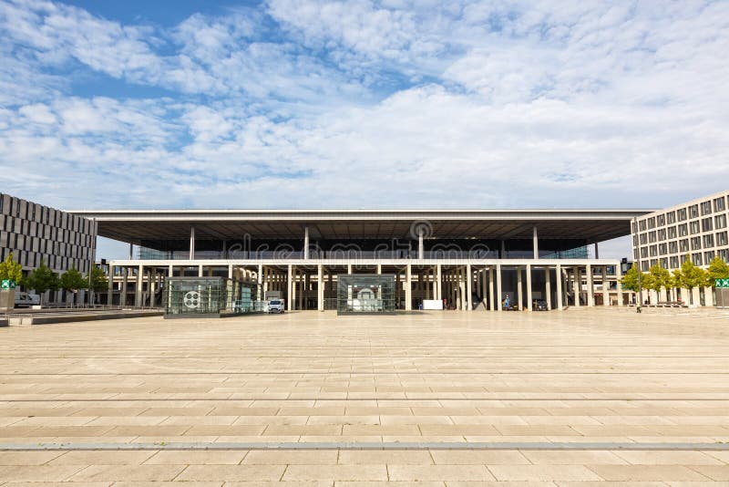 Berlin brandenburg ber port lotniczy terminal 1 w niemcy