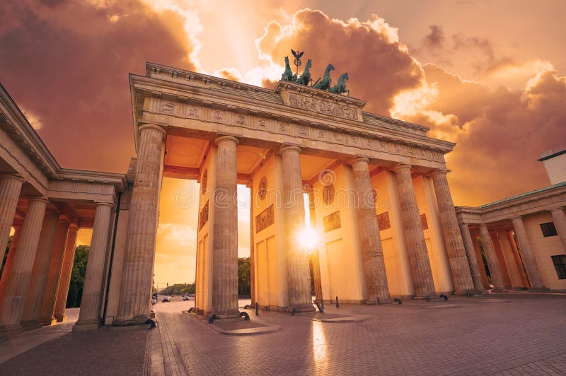 Berlino cancello sul tramonto germania.