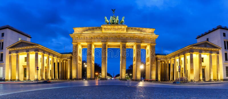 Berlin Brandenburger Tor Brandenburg Gate in Germany at Night Blue Hour Stock - of exposure, town: 218082928