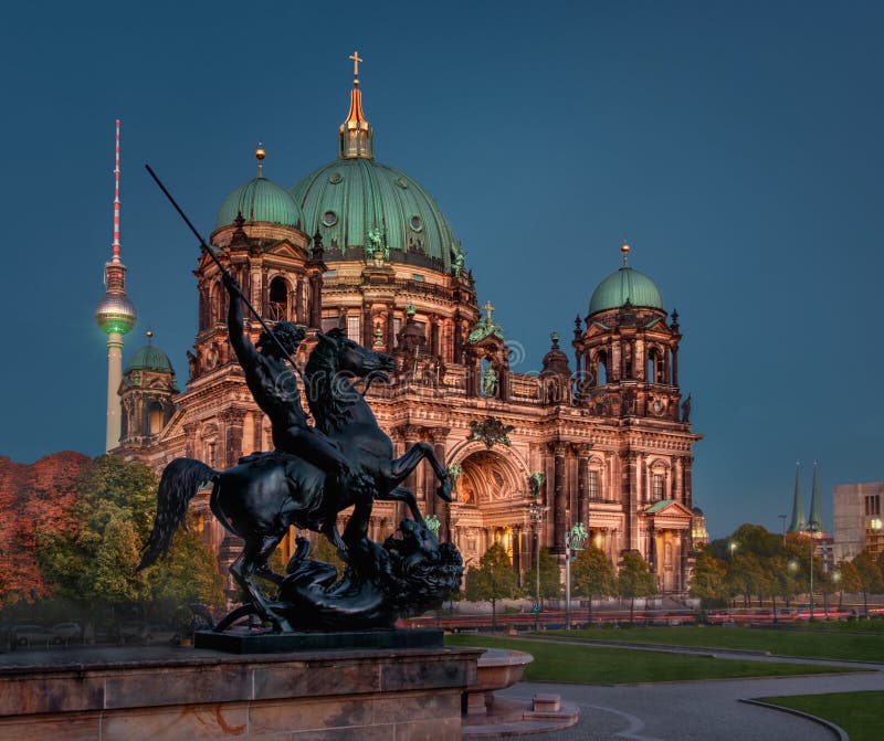 Berlin Cathedral in de avond royalty-vrije stock fotografie Berlin Cathedral in de avond royalty-vrije stock fotografie