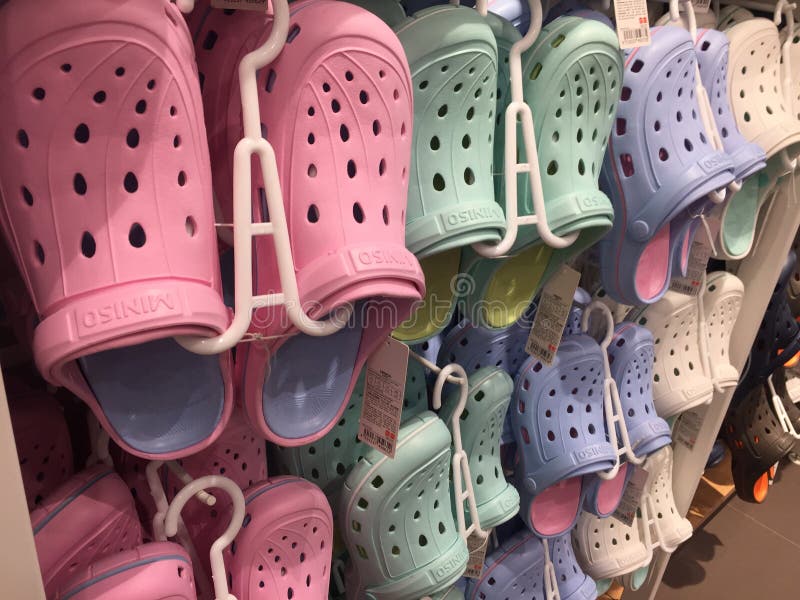 sandal crocs miniso