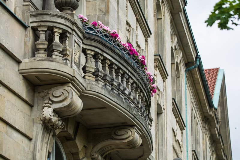14.05.2019. Berlin, Germany. The old historical building on city streets with a beautiful balcony and pink bright flowers. stock photos 14.05.2019. Berlin, Germany. The old historical building on city streets with a beautiful balcony and pink bright flowers. stock photos