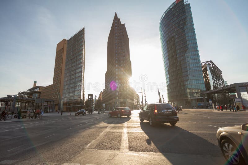 9 10 2016 BERLIN, NIEMCY - linia horyzontu pieniężny okręg z Potsdamer Platz w Berlin, Niemcy fotografia stock 9 10 2016 BERLIN, NIEMCY - linia horyzontu pieniężny okręg z Potsdamer Platz w Berlin, Niemcy fotografia stock