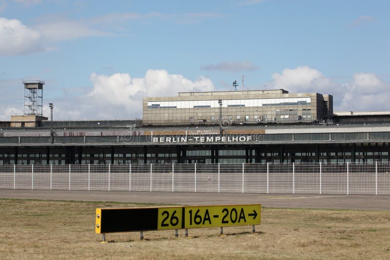 Berlin Tempelhof-luchthaven stock fotografie Berlin Tempelhof-luchthaven stock fotografie