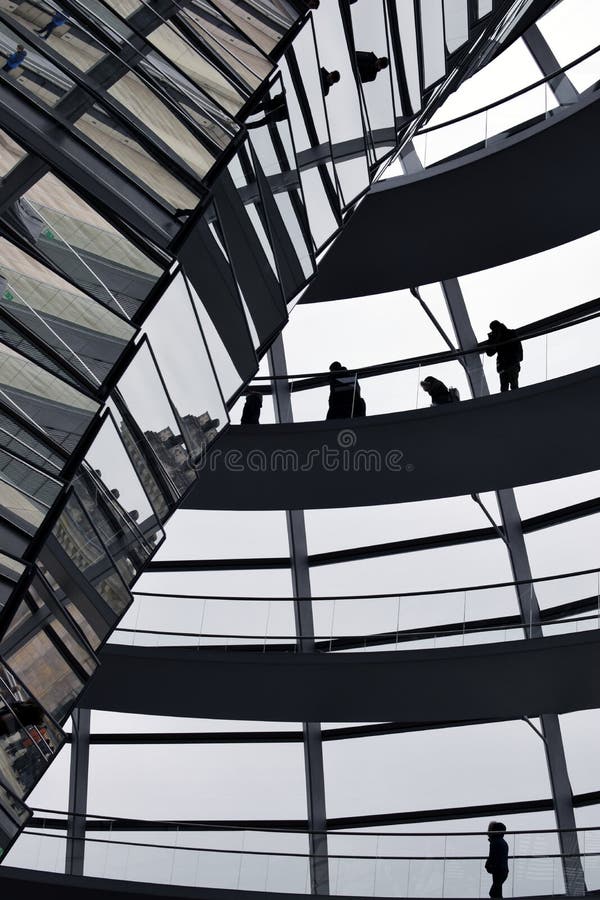Download BERLIN TYSKLAND - December 17 2017: Inre Sikt Av Kupolen I Reichstag Byggnad Redaktionell Bild - Bild av modernt, bygger: 106838321