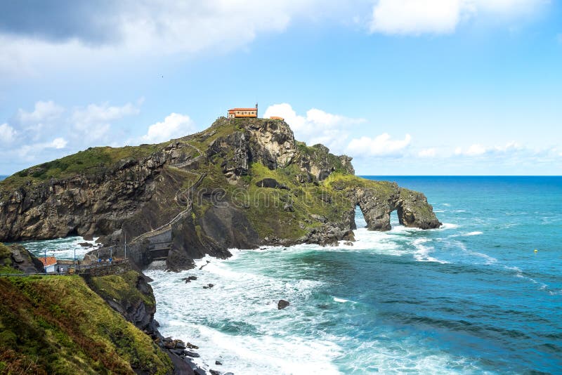 Bermeo, pays Basque, Espagne : Monastère de San Juan de Gaztelugatxe photo stock Bermeo, pays Basque, Espagne : Monastère de San Juan de Gaztelugatxe photo stock