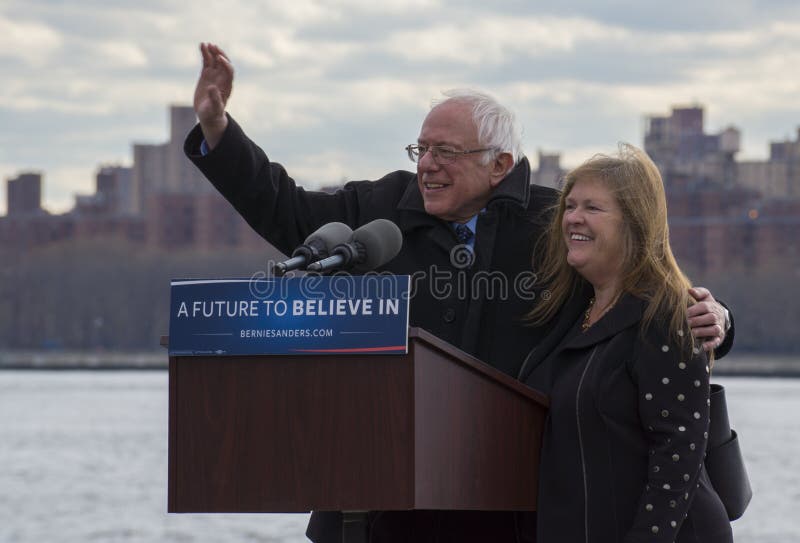 Bernie en Jane Sanders - Verzameling in Greenpoint