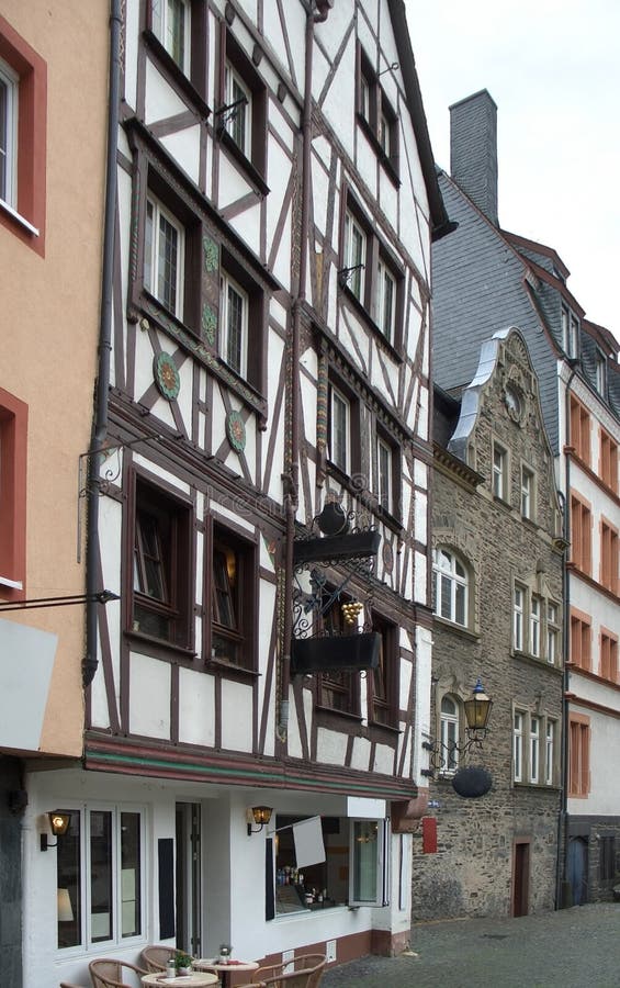 BernkastelKues stockbild. Bild von fenster, historisch 33269781