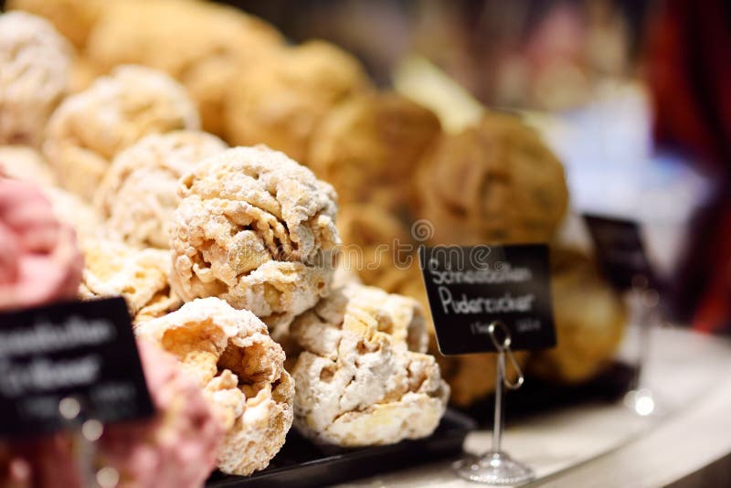 Beroemd Beiers gebakje - Sneeuwbal Suikergoed, gebakje en peperkoek in banketbakkerij