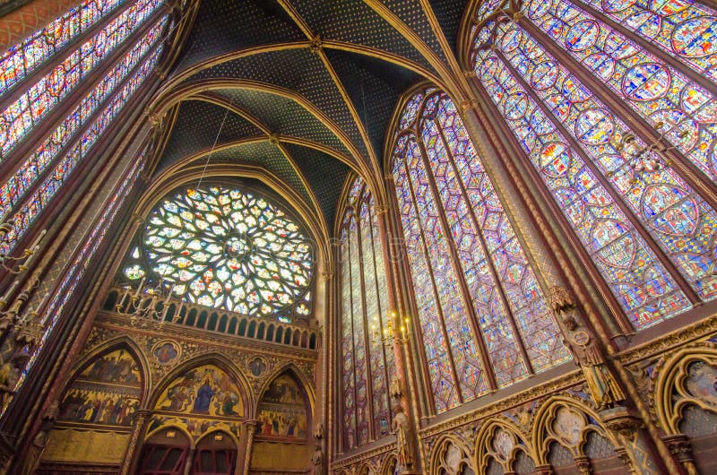 Beroemd gebrandschilderd glasvensters en plafond in Sainte Chapelle binnen stock afbeeldingen Beroemd gebrandschilderd glasvensters en plafond in Sainte Chapelle binnen stock afbeeldingen