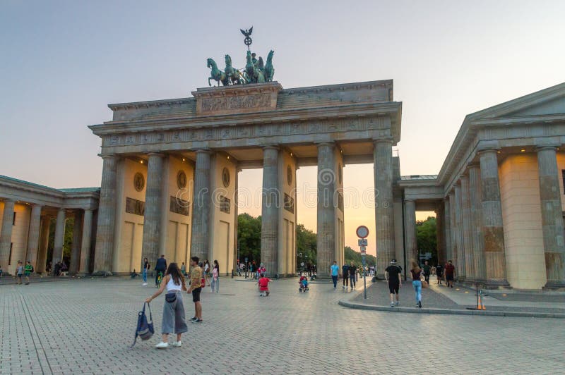Beroemde Poort één van Brandenburg van de beroemdste monumenten in Berlijn royalty-vrije stock afbeeldingen Beroemde Poort één van Brandenburg van de beroemdste monumenten in Berlijn royalty-vrije stock afbeeldingen