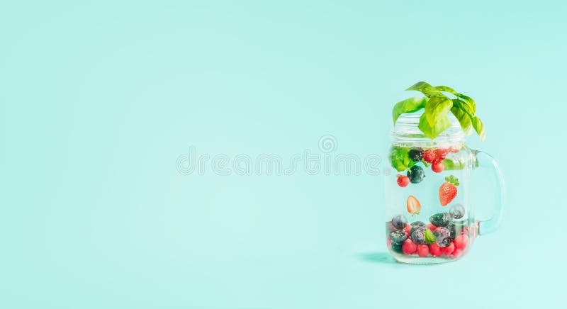 https://thumbs.dreamstime.com/b/berries-detox-fruit-infused-water-mason-jar-flavored-herb-leaves-table-sunny-turquoise-blue-background-summer-mood-176485652.jpg