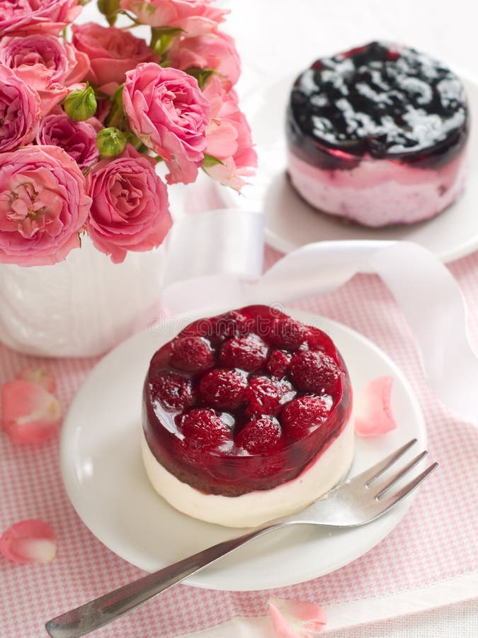 Berry cake and pink roses