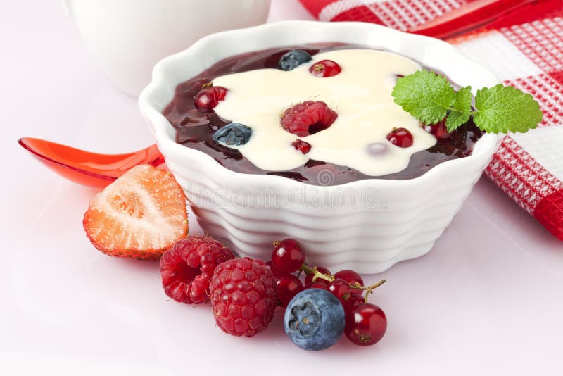 Berry fruit dessert with vanilla topping