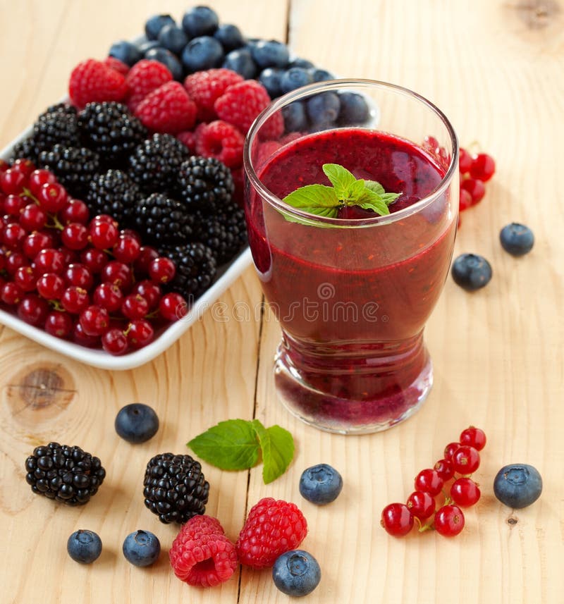 Tazza frutti di bosco fresco, poco profondo profondità da.