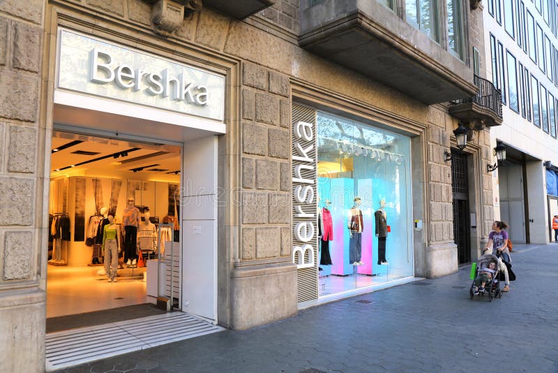 Bershka Store Barcelona Stock Photos - Free & Royalty-Free Stock Photos ...