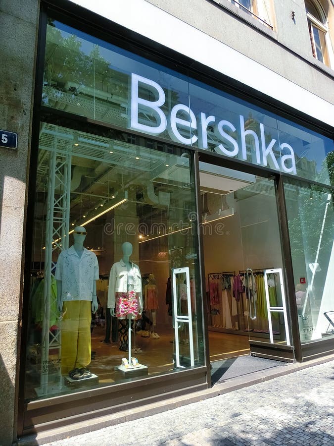 Bershka Store in Rome, Italy Editorial Stock Image - Image of architect,  clothing: 165670824